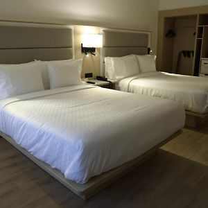 Premium Queen Room